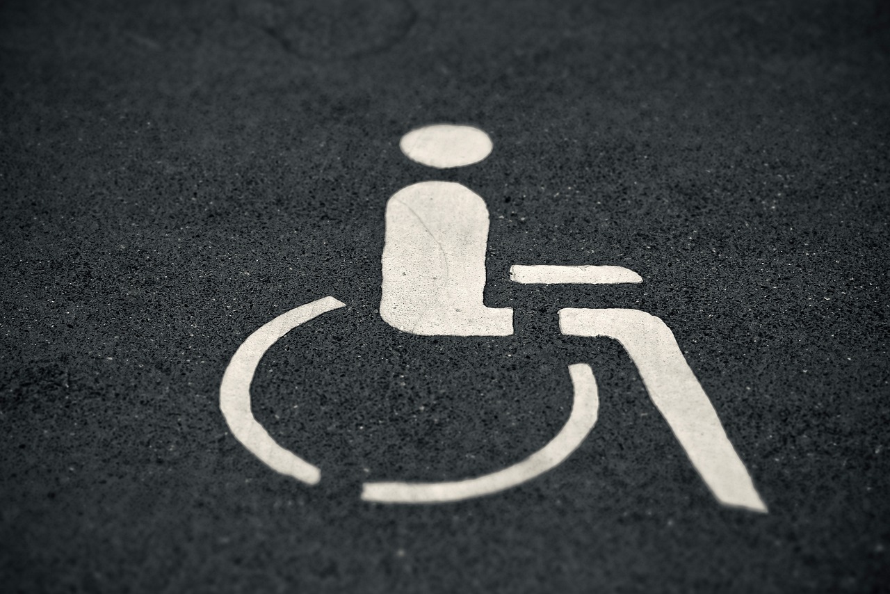 segnaletica a terra per parcheggio disabili