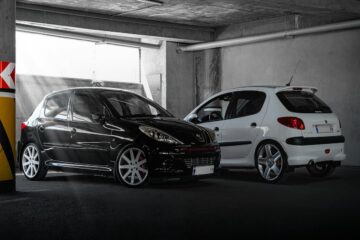 Auto usate esposte in un concessionario ufficiale pronte per l’acquisto con incentivo 2025