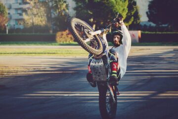 moto impennata