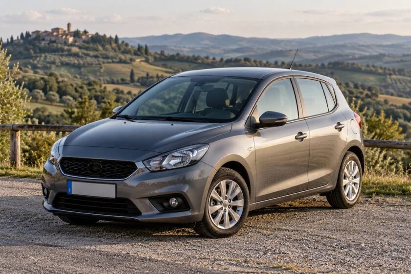 Auto diesel economica grigia parcheggiata lungo una strada extraurbana